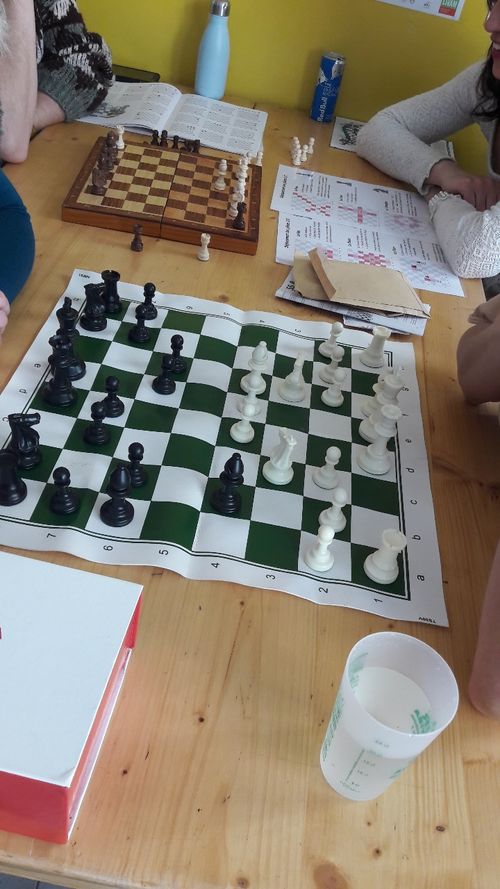 Echecs entre dames (sans hommes cis)